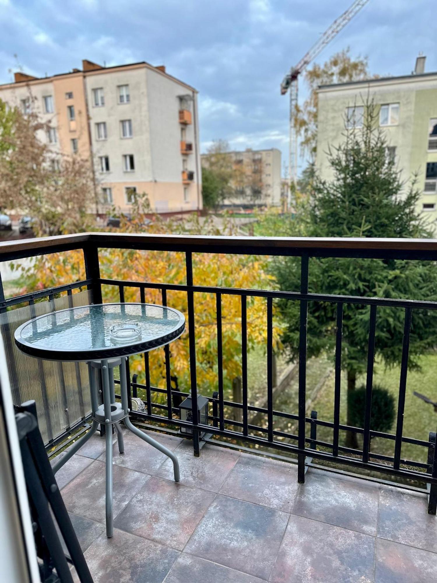 Apartament Przy Dworcu Radom Exteriör bild